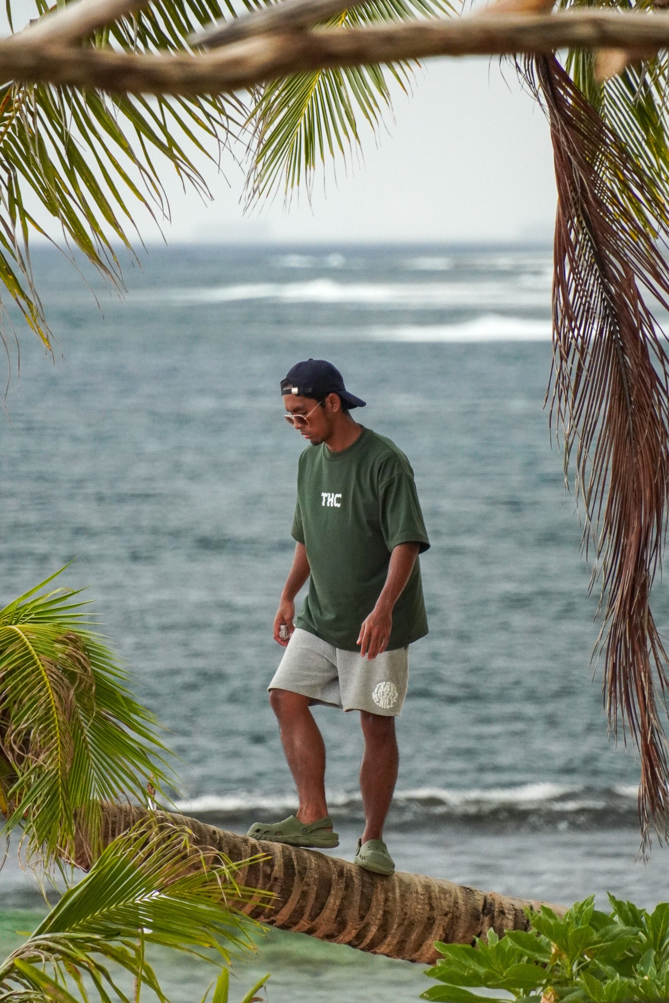 THC EMBLEM T-SHIRT IN DARK GREEN